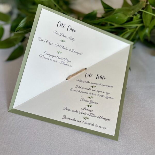 Carte de menu triangulaire pour mariage