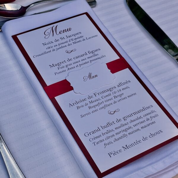 carte de menu rouge et blanc
