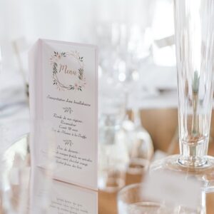 menu pour un mariage au rendu sobre