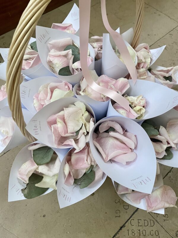 cornet pétale de rose mariage