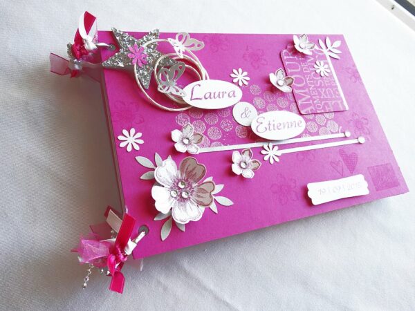 Livre d'or mariage thème fuchsia