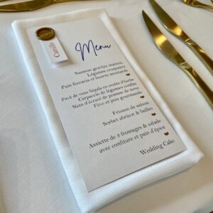 menu et marque-place avec cachet de cire