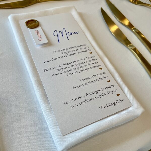 menu et marque-place avec cachet de cire