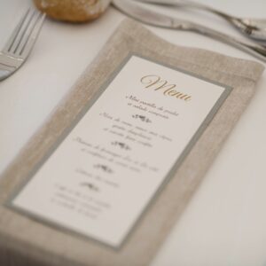 Carte de menu simple à placer sur la serviette