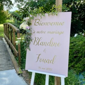panneau de bienvenue mariage fond coloré