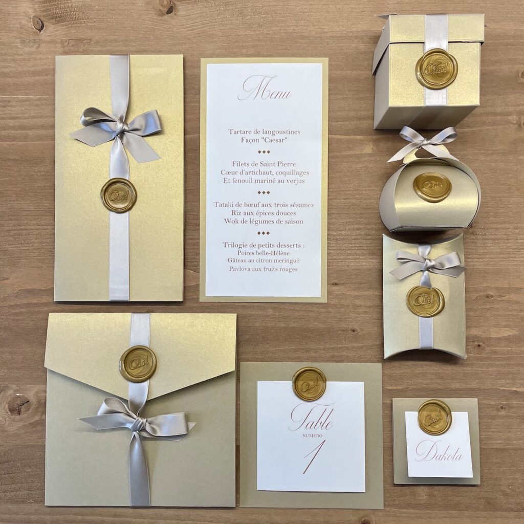 papeterie-mariage-classe-or-beige-taupe ensemble de papeterie de mariage dans les tons beige, or et taupe
