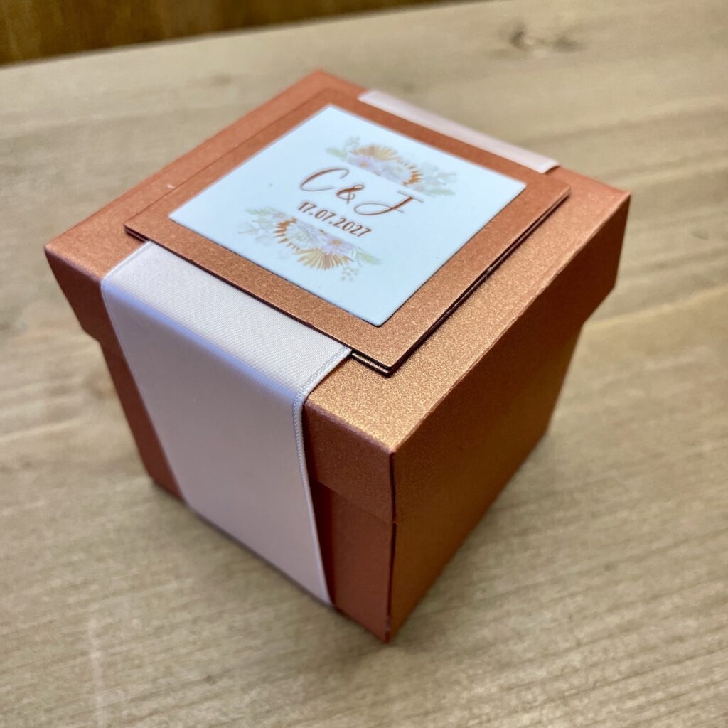 Bo&icirc;te cube cadeau invit&eacute; mariage terracotta
