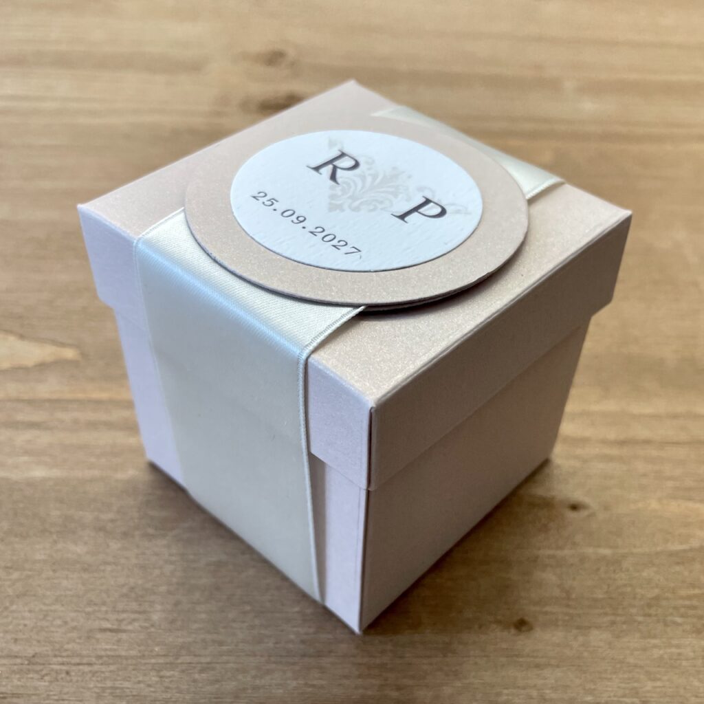 bo&icirc;te drag&eacute;es mariage cube rose poudr&eacute;