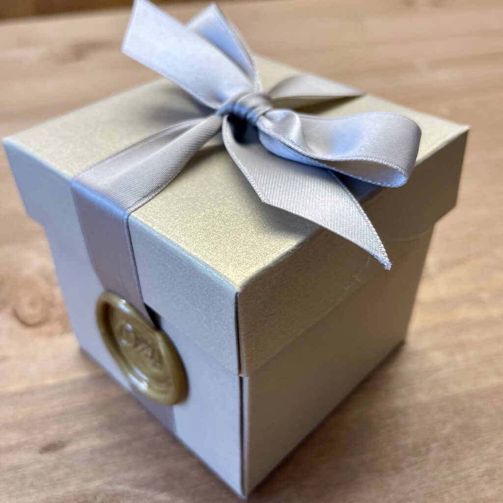 boite cadeau invit&eacute; mariage cachet de cire