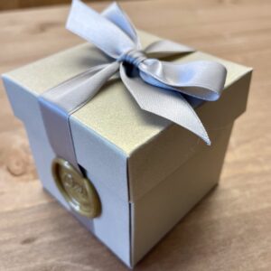 boite cadeau invité mariage cachet de cire