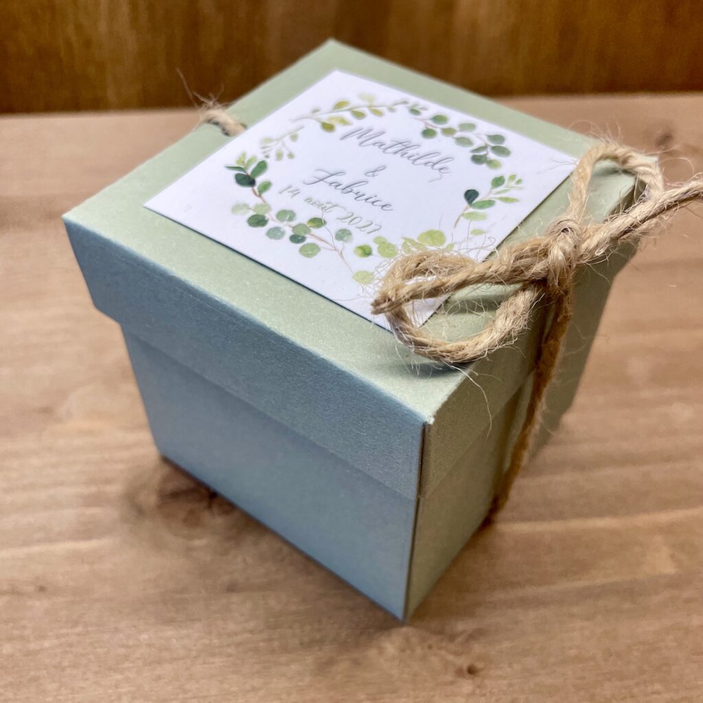contenant drag&eacute;es mariage nature eucalyptus ficelle vert sauge