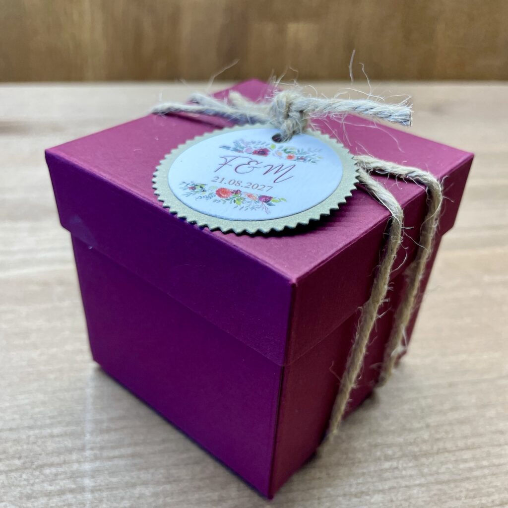 boite &agrave; drag&eacute;es personnalis&eacute;e mariage nature chic marsala